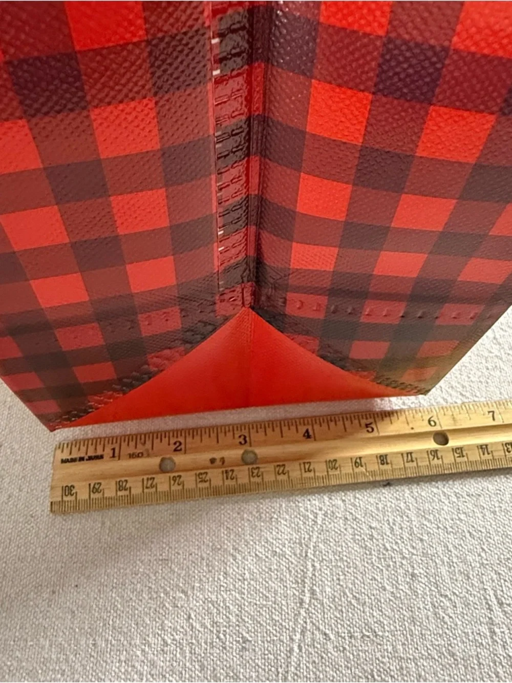 Set of 8 Festive Red Plaid Christmas Gift Bags - NWT